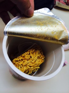 トムヤンクンカップヌードル